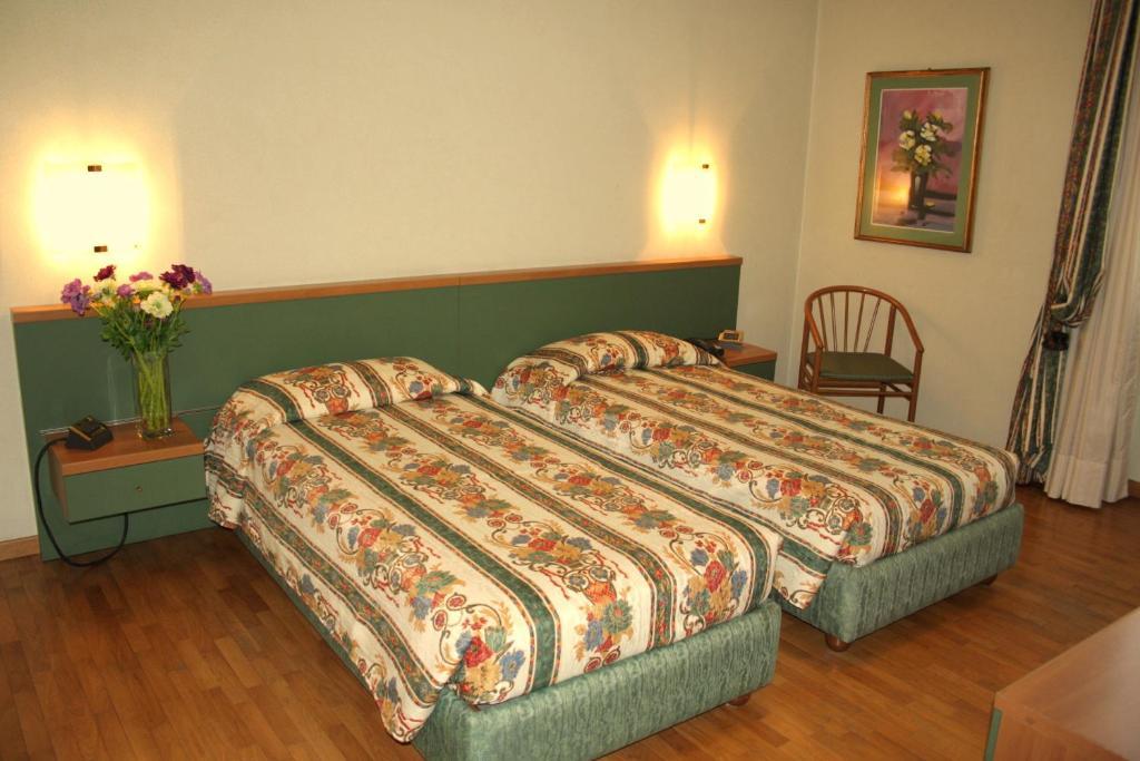 Hotel Gambara Habitación foto