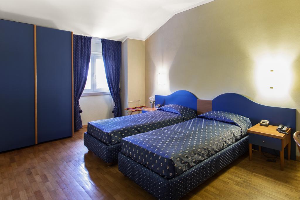 Hotel Gambara Habitación foto