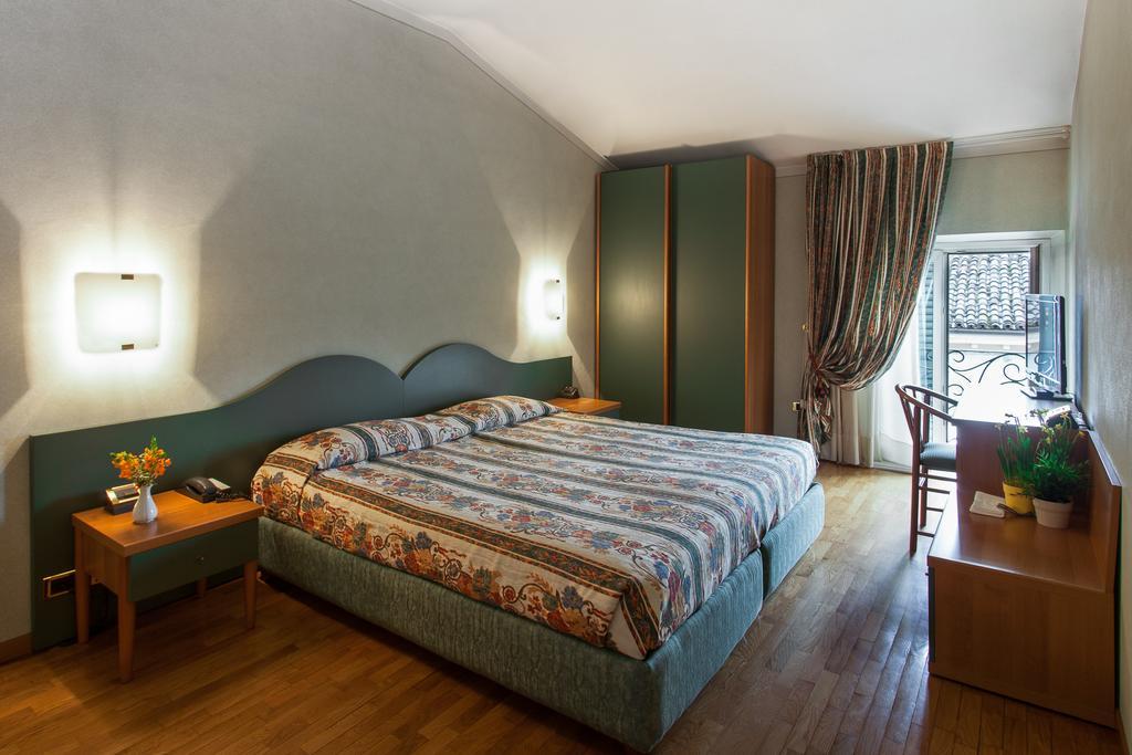 Hotel Gambara Habitación foto